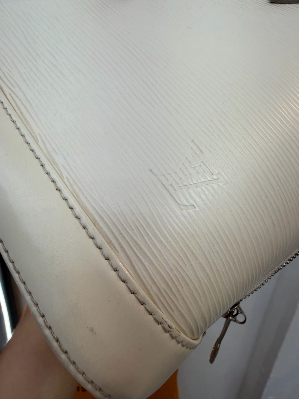 Louis Vuitton Cream Epi Leather Alma Satchel - Picture 3 of 7